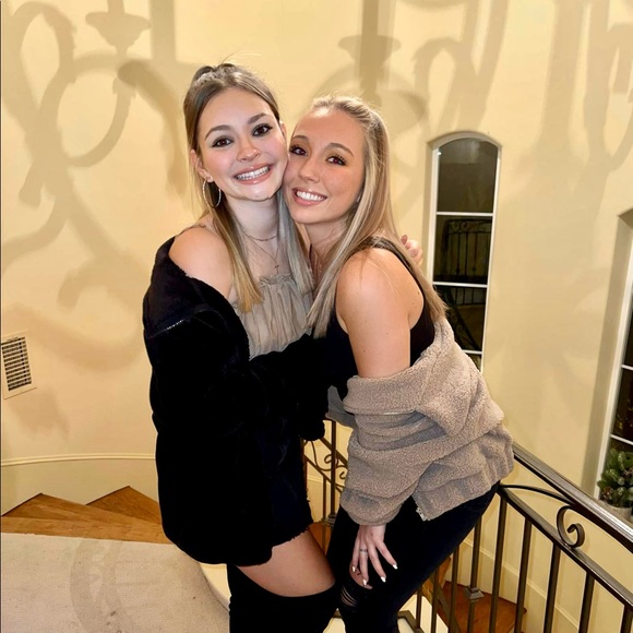 Meet your Posher, Ashleigh: Selling items I no longer need & open to offers!! - Picture 12 of 12